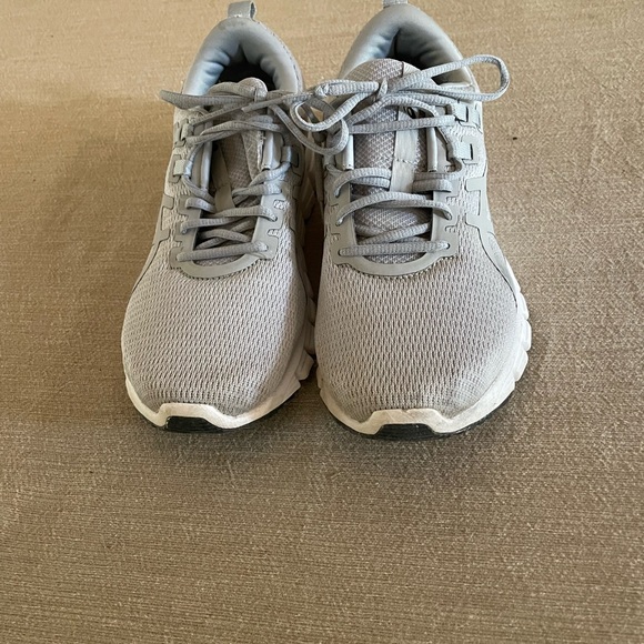 Sneakers - Picture 2 of 3